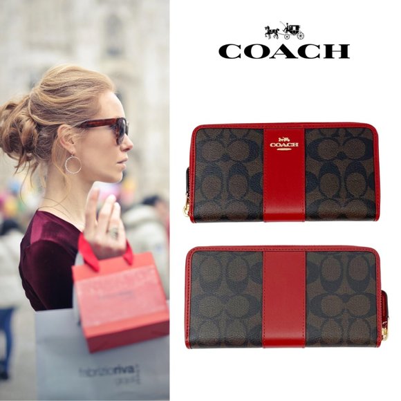 Coach Handbags - Coach Signature Gallery Wallet
